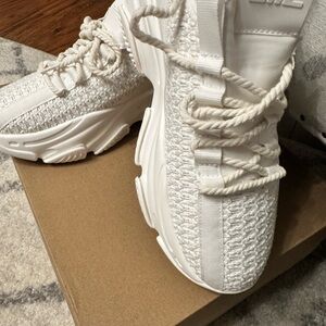 Steve Madden Womens Mylan Cable Knit Padded Insole Casual and Fashion Sneakers